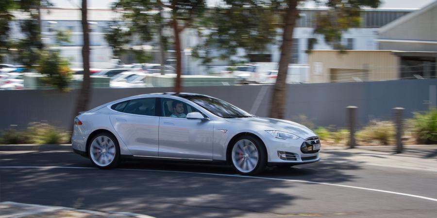  Tesla Model S P85 2012 года  (AU) (фото 4 из 10)